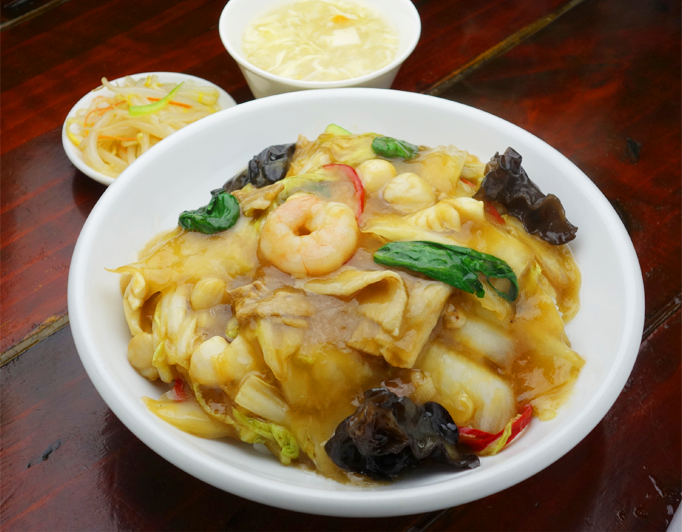 ChinaMinatoan's tweet photo. ＼木曜日のおすすめ！／

『中華丼』

野菜たっぷり！
とろ〜りあんかけがご飯によく絡む、
中華定番のメニューです✨

ご来店お待ちしております！

#中国食堂 #中華 #定食 #山下町 #丼 https://t.co/qUbbNDltxi
