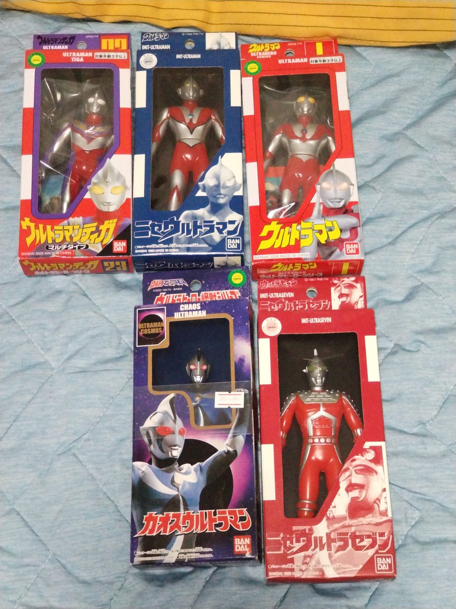 UCG_Polibake2's tweet photo. 内訳はこんな感じｗ
アクションフィギュア！豪華！
ソフビ！大好き悪トラマン！
ミニソフビ！色違いメトロンにブラザーマント！
眼福ｗまた開けないで部屋に厳重保管になりそうｗ https://t.co/F1zgpoJvWa