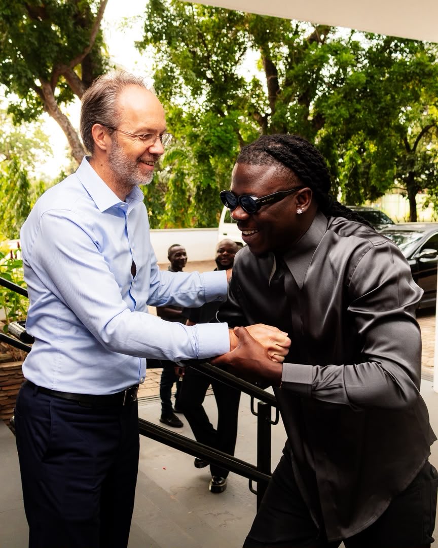 ChristianRogg's tweet photo. Great to catch up with @stonebwoy on upcoming projects and his recent BHIM festival success in London - 12,500 people at the OVO arena!

I really admire the commitment to education and youth development. And the clever blend of Jamaican Patois, English, Ewe, Ga and Twi lyrics. https://t.co/ZZ6uw3R4Nb