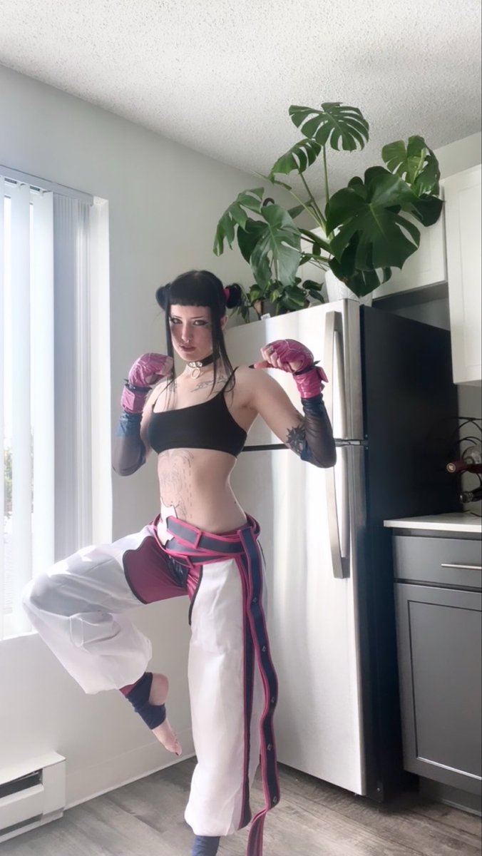 sleepyymonkeyx's tweet photo. come on! you're not done already, are you? #nsfwtwt #cosplay #jurihan #streetfighter https://t.co/s5CDoQ3kCF