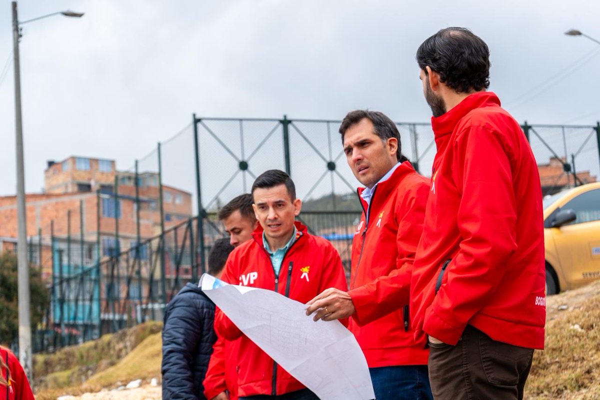fernandezjca's tweet photo. Aquí tendremos vivienda formal, segura y auto sostenible para más familias vulnerables de la ciudad.
Con el alcalde @CarlosFGalan estamos convirtiendo terrenos recuperados en vivienda social y llevando soluciones donde más se necesitan.
¡Aquí si pasa! 
@CVPBogota https://t.co/Oto0V3tmJl
