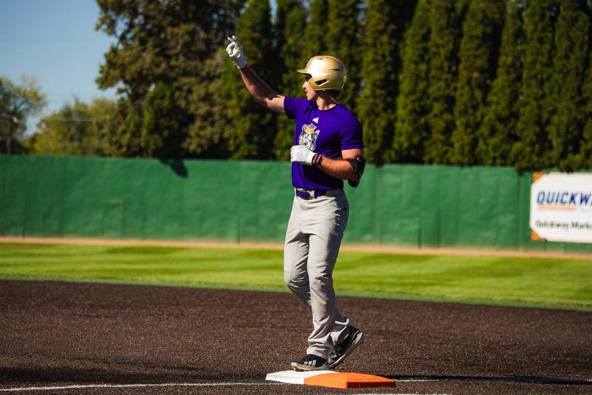 UW_Baseball's tweet photo. 1% better every day 📈 https://t.co/bjxQ0MW4hD