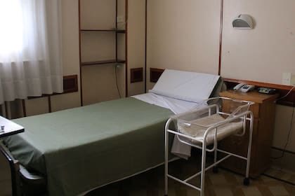 Barca_Archive's tweet photo. Hospital Italiano Garibaldi in Rosario, Room 10, where Lionel Messi spent his first hours after being born, 24 June 1987. https://t.co/NiUbVDbfh4