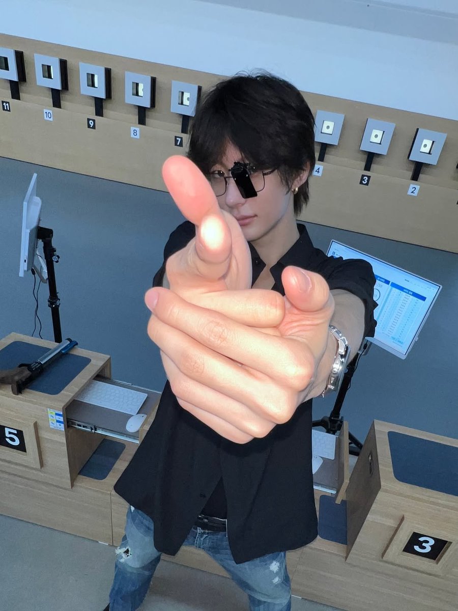 timeto_anton's tweet photo. 251008 riize_official instagram 

조준 완료🎯 

#앤톤 #ANTON #アントン https://t.co/BT8IgIa5PW