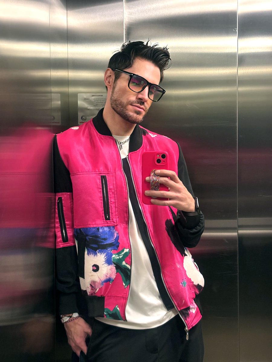 RickyKlehr's tweet photo. Si me encuentras en un elevador te doy un beso. https://t.co/zEUrj7sOUv