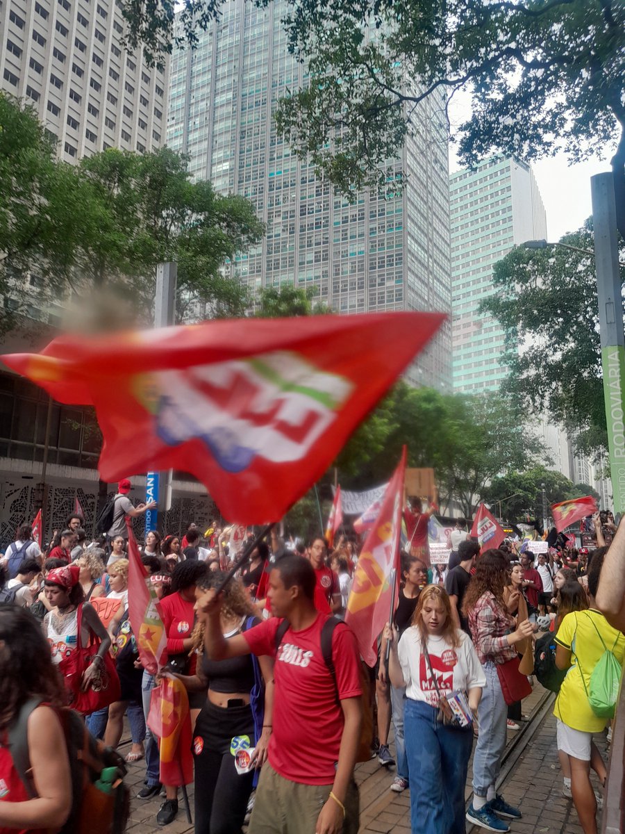 lolrindo's tweet photo. #JOVENSSÃOREVOLUÇÃO #PROTESTOESTUDANTIL @protestudantil https://t.co/US7G7n42e7