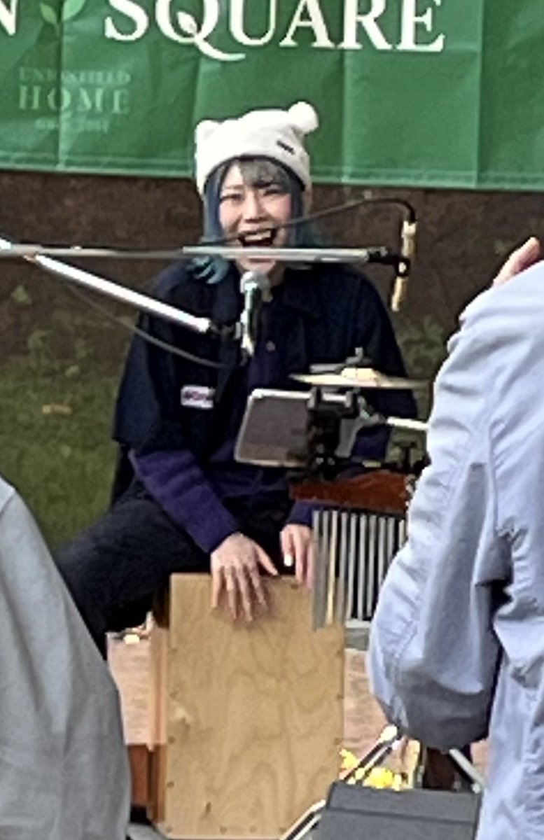 otousan98028963's tweet photo. #HOME13
#MUSICVILLAGEDAY
#芸術の森
#UNIONFIELD
末広がりの八組目は #hobby の皆さんでしたぁ♬
twin tower vocal の声量を活かしたパワフルボイス&魂のこもった歌唱を聴くと、自然に元気が湧いてきます👍
近頃はミニーちゃんの歌声も目立って聞こえてくるようになりお耳がとても幸せです♡ https://t.co/diTWm9bsOt