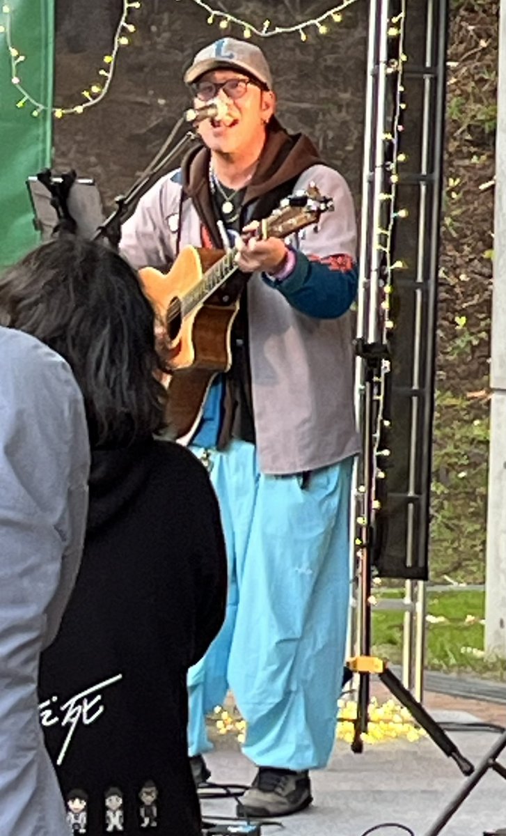 otousan98028963's tweet photo. #HOME13
#MUSICVILLAGEDAY
#芸術の森
#UNIONFIELD
末広がりの八組目は #hobby の皆さんでしたぁ♬
twin tower vocal の声量を活かしたパワフルボイス&魂のこもった歌唱を聴くと、自然に元気が湧いてきます👍
近頃はミニーちゃんの歌声も目立って聞こえてくるようになりお耳がとても幸せです♡ https://t.co/diTWm9bsOt