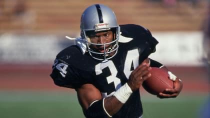 Sportzanimal's tweet photo. @HawkEmDownChris Bo Jackson https://t.co/99DGjlcpSy