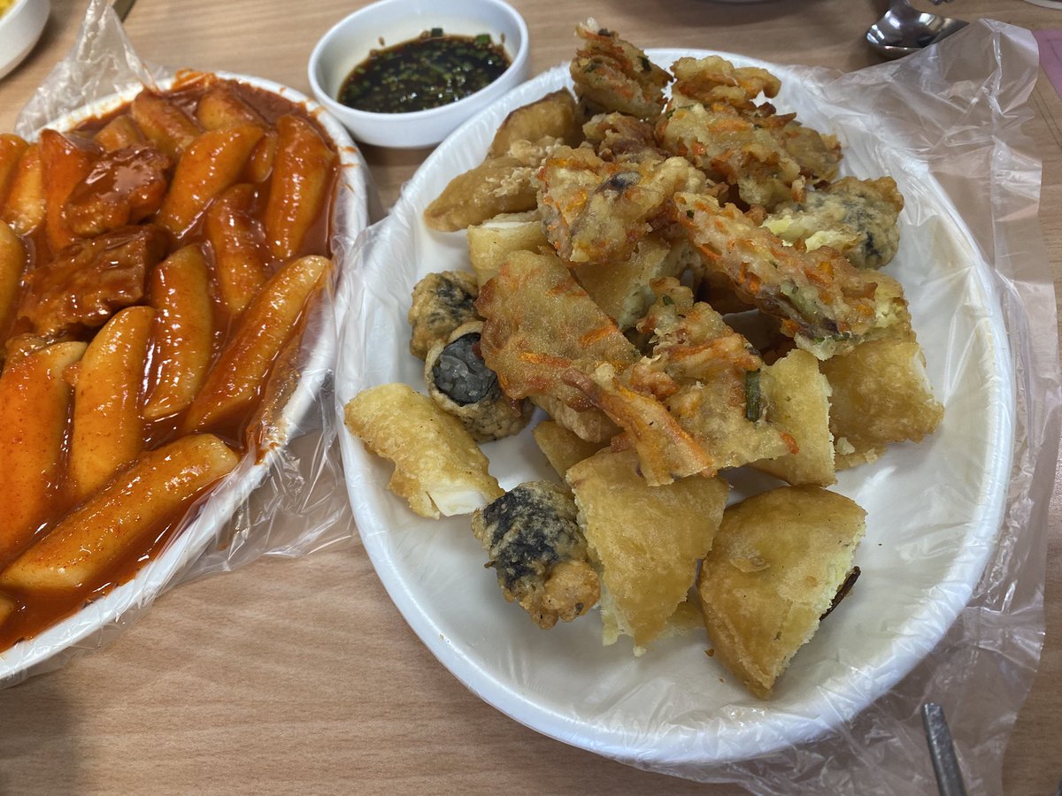 mdzzang's tweet photo. <진아네 떡볶이>
https://t.co/vdCtgfZJrZ
장충동 직장인들, 동국대 학생들
많은 분식집
여기 즉석떡볶이가 유명하지만, 
나는 쌀떡볶이파 https://t.co/LpQ1PLxIER