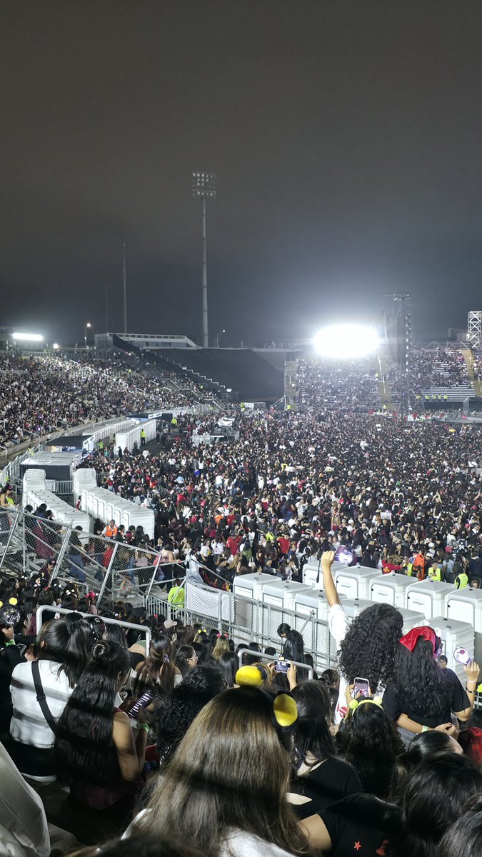 _mincielo's tweet photo. ARMY, creo que no hay caminata para Perú...no veo espacio 😭

#BTS_WORLDTOUR_ARİRANG https://t.co/ctrV0kGtZ5