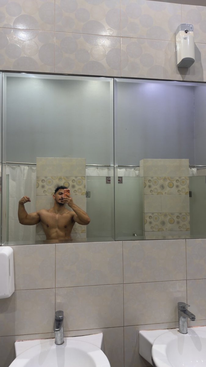 I93ziz's tweet photo. V-Shape https://t.co/sp3G3FmqND