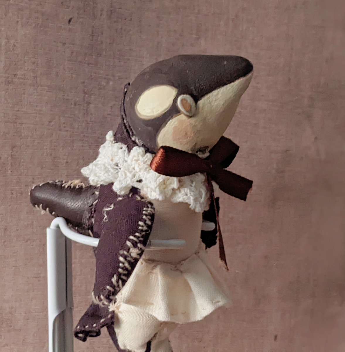 Wynfred1840's tweet photo. handmade , experimental Schwertwal orca doll figurine,16cm .

If interested , he is for sale , within shop , link is at my page.
2026 https://t.co/6yadwomyp1