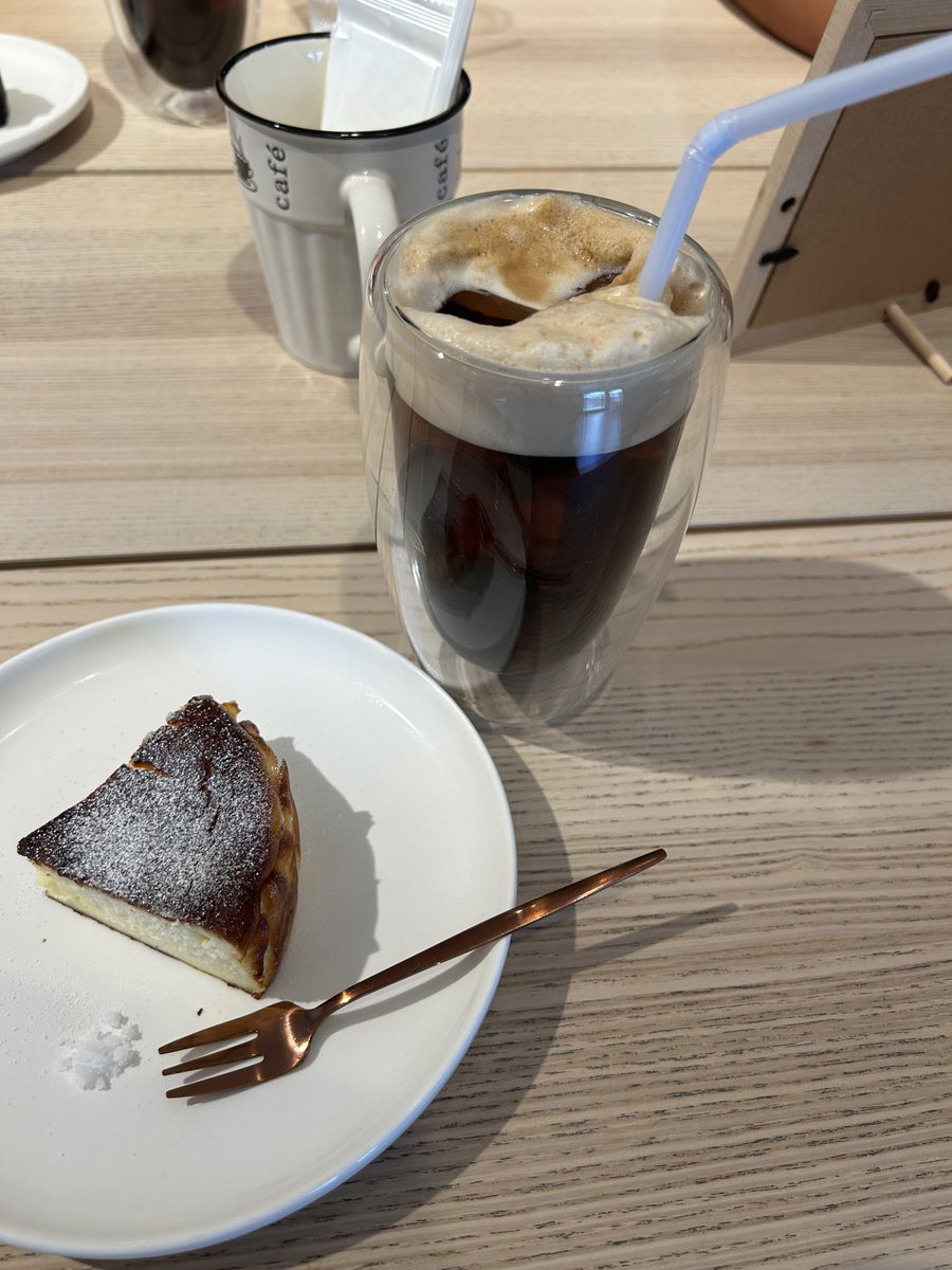 Tarako_B7's tweet photo. この歳で友人が新たに出来たり、ご飯とかライブ行けるとか数年前まで想像しなかったな。 https://t.co/KqQeIzI2oP