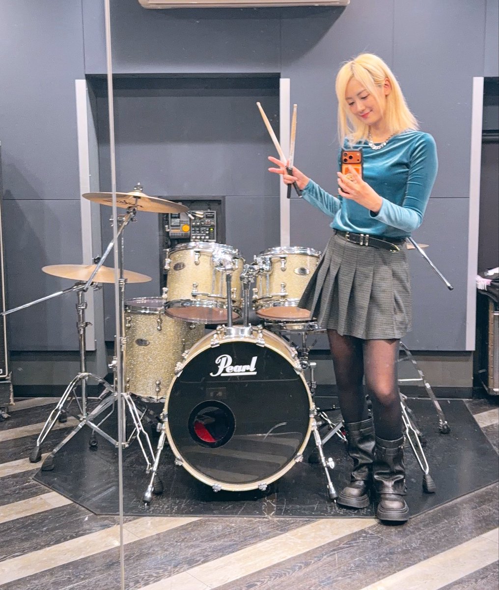 nananananachume's tweet photo. おはようございます☀

今日はドラムがっつり叩くぞー！ https://t.co/jCS8xdxP3U