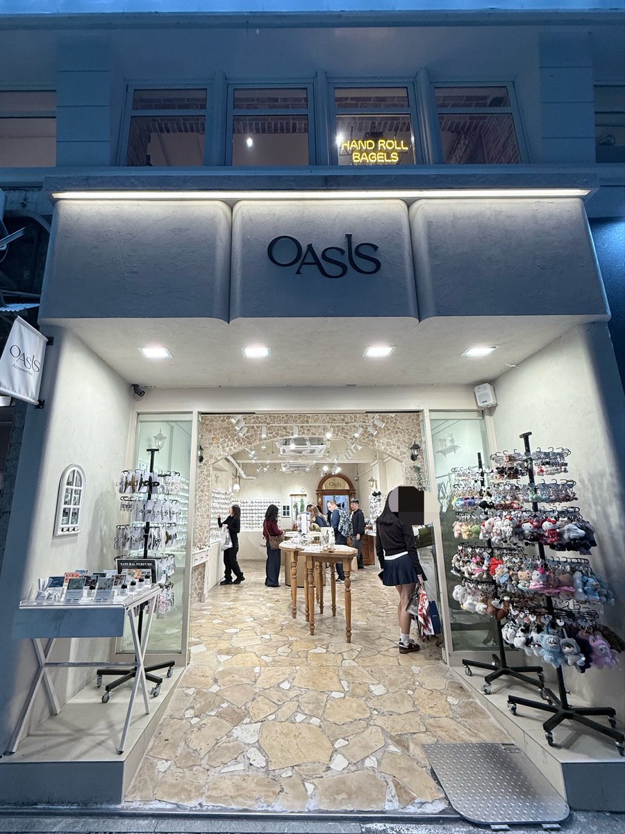 hanichan_trip_'s tweet photo. 聖水行ったら絶対見に行くべきお店⑥

📍OASIS

ヘアアクセ、ピアス、バッグなどの雑貨屋さん

コスパ良い、デザイン可愛い🎀

miumiuとかaloのニセモノがたまに紛れてる https://t.co/9dvobpmyg0