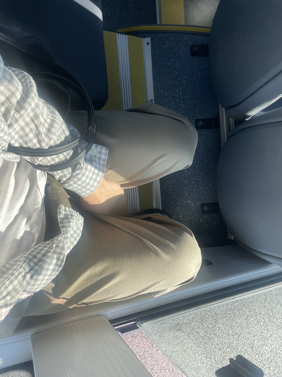 joong_03's tweet photo. 출근 중 ••• https://t.co/umpC1mwq8L