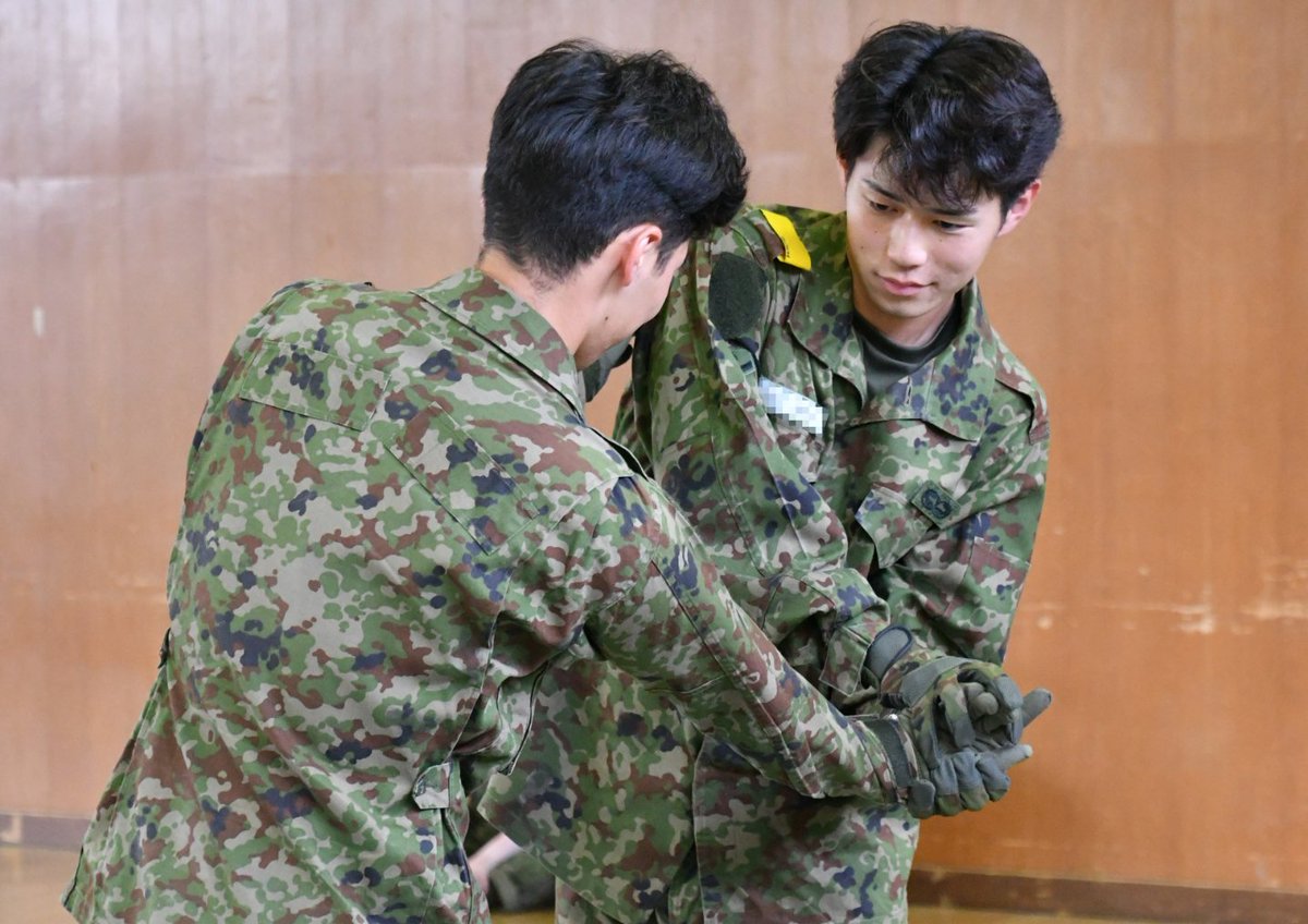jgsdf_engaru's tweet photo. ～信頼される遠軽駐屯地の創造～
遠軽駐屯地で実施中の「新隊員後期教育」において、格闘検定を実施しました。
新隊員は、自衛官として必要な知識及び技能の習得に繋げました。
#風雪磨人 #遠軽駐屯地 #新隊員後期教育 https://t.co/s0JeXFfGMd