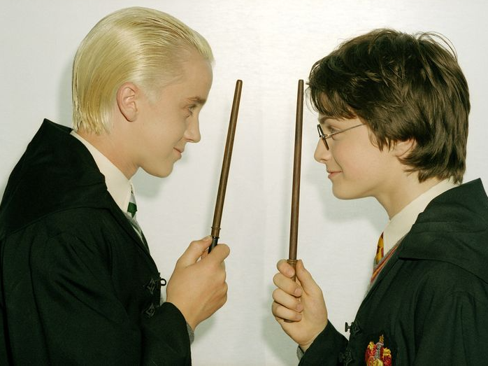 portalpotterbr's tweet photo. Fotos promocionais de Draco Malfoy e Harry Potter juntos para o filme Harry Potter e a Câmara Secreta (2002). https://t.co/ym6Rzo4NbR