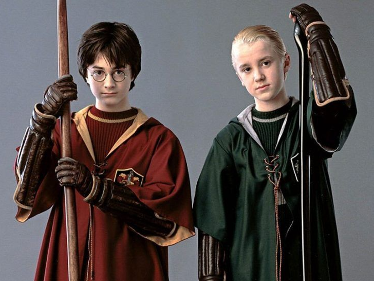 portalpotterbr's tweet photo. Fotos promocionais de Draco Malfoy e Harry Potter juntos para o filme Harry Potter e a Câmara Secreta (2002). https://t.co/ym6Rzo4NbR