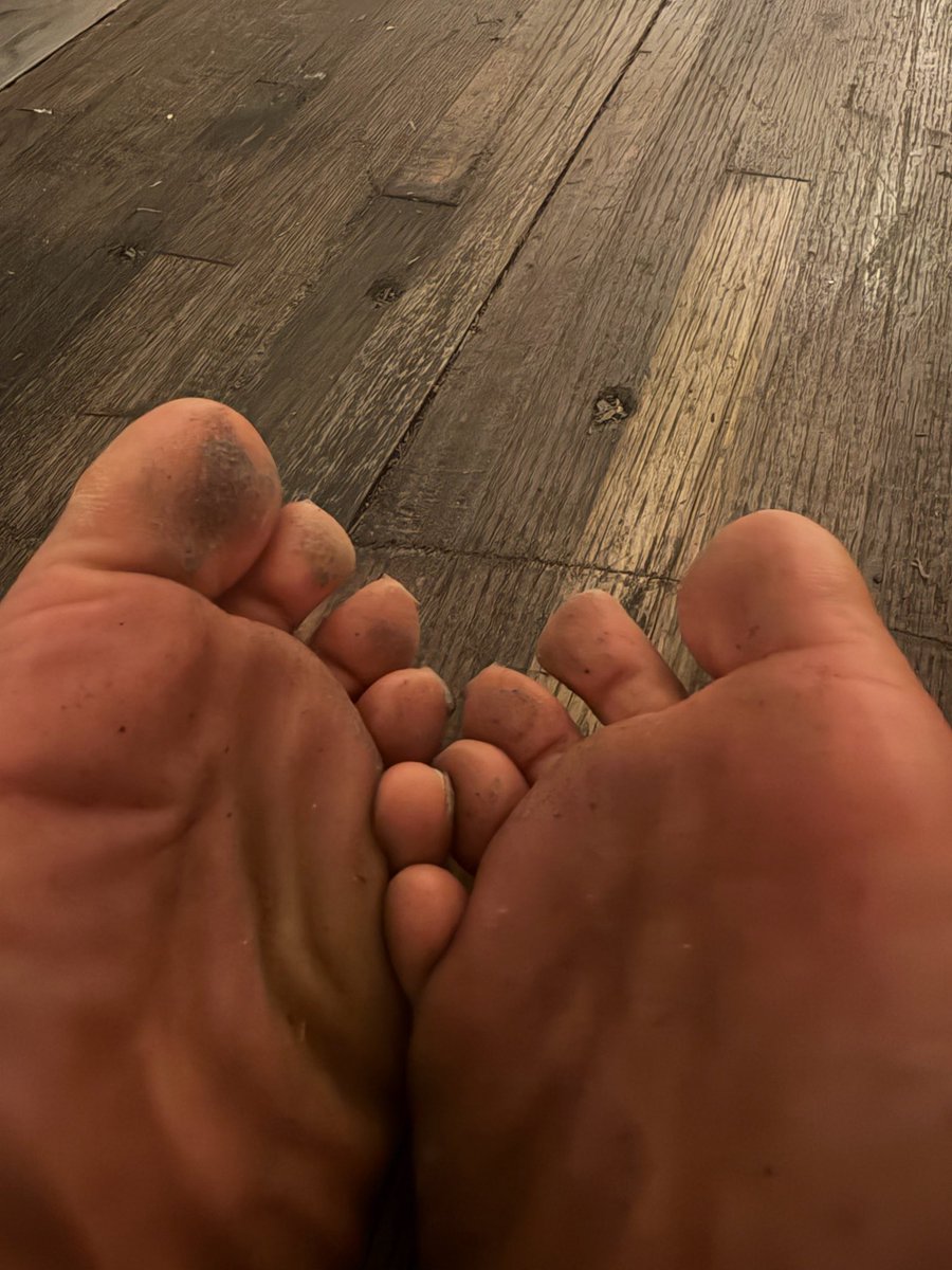 itromiselos's tweet photo. Who says pretty feet has to stay clean 🫣👀 

#DirtySoles #DirtyFeet #FeetTwitter #SoleLovers #FeetPics https://t.co/NTDKke6I1p