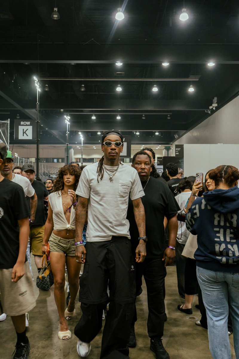 recklesscreativ's tweet photo. First @ComplexCon was one for the books 🔥🤧 #Complexcon #ArtAlchemist https://t.co/pto993uBEb