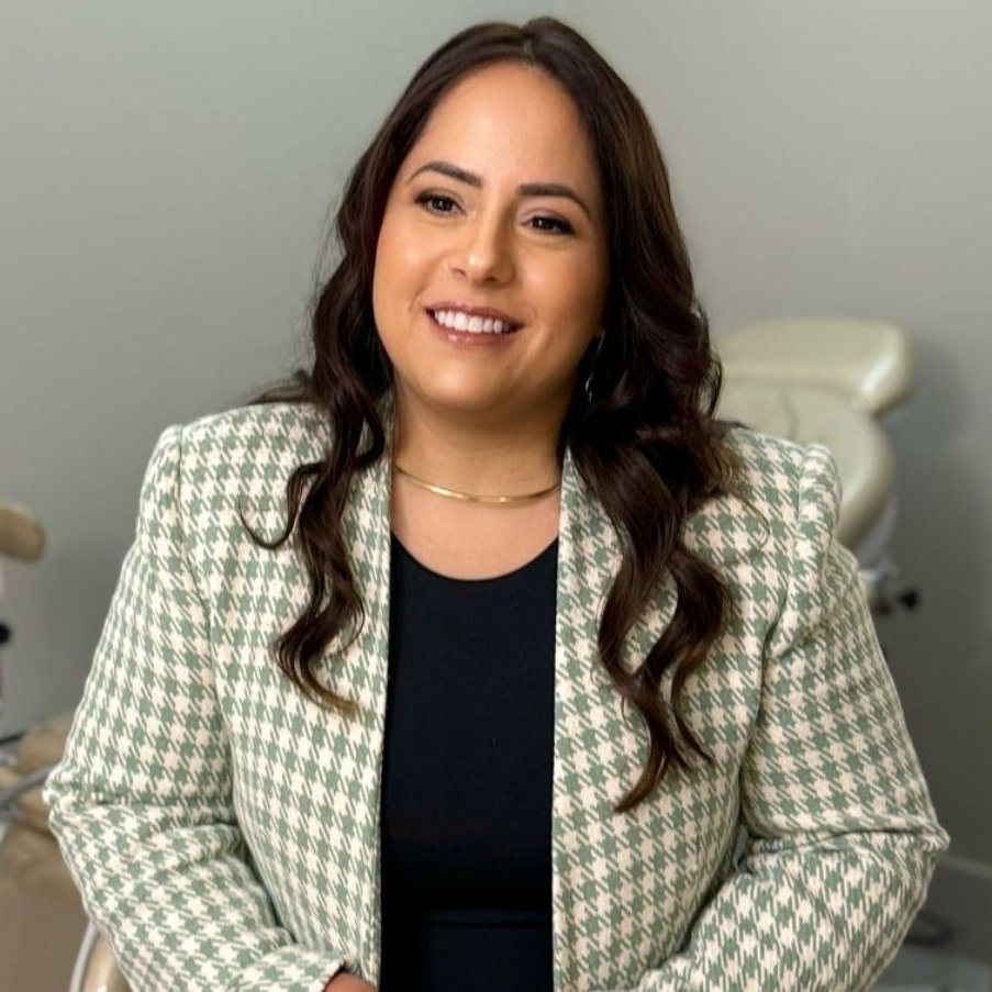 sboficial's tweet photo. A médica Marcella Segato de Sousa Melo foi afastada e denunciada ao Ministério Público Federal após orientar que pacientes petistas não tivessem alta no dia da eleição. https://t.co/4pzx8kAl6I