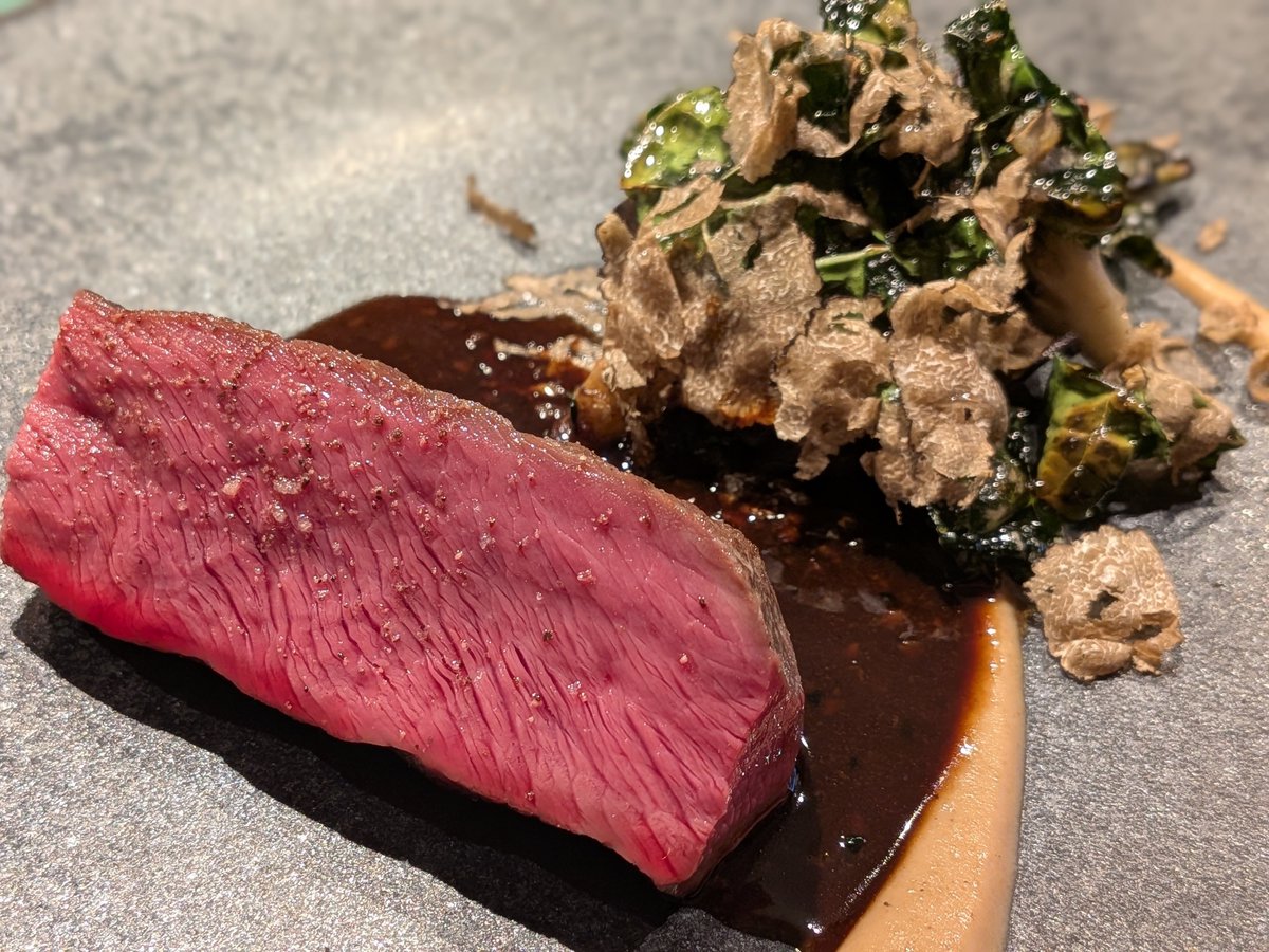 takemachelin's tweet photo. 千歳船橋の「Quatre-vingt-douze（キャトル ヴァン ドゥーズ）」。主題となる食材から付け合わせ、デザートに至るまで本当に美味しい。重いバターやソースに頼らず酸味やハーブなどの鮮烈な味覚で輪郭を際立たせる手法は成程トロワグロ仕込みといったところでしょう。
本物だ。このフランス料理は本物だ。当店は近々ミシュランの星を獲得する。かけてもいい。
https://t.co/tl3KMdzYLV
