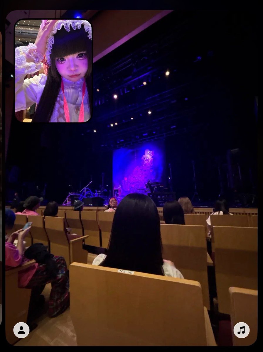 pinkinternets2's tweet photo. 近くの人の香水がせこと一緒で(多分)特典会の匂いの中でライブ見てて幸せだった https://t.co/6Dd3TfiJkd