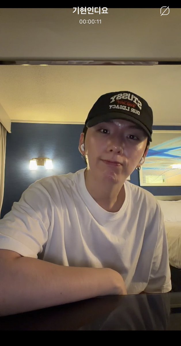 minute_4kiki's tweet photo. 신나게 시작했다가 밥 안 와서 시무룩 쥐였다가 콘서트 짱이었다니까 다시 개신나 쥑쥑이 되었음.. 어뜨케 넘 귀여워서 깨물고 싶어!!!! https://t.co/xPXBTPe3vb