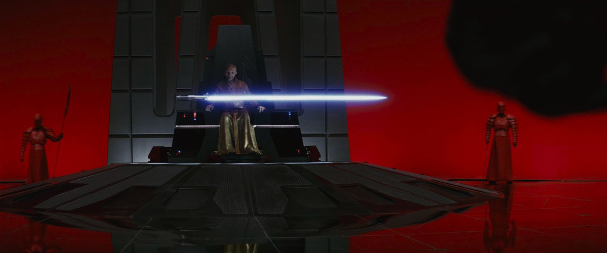 SWshotbyshot's tweet photo. Star Wars: The Last Jedi - shot 1937 https://t.co/tkXrvXLPf4