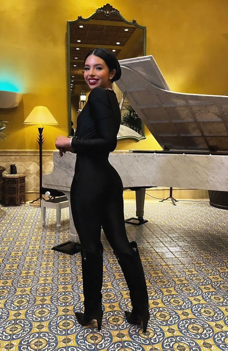 AngelaAguilar70's tweet photo. Aprecio muchísimo todo vuestro apoyo. Os quiero a todos 🥰🥰 https://t.co/pTh0SOzVUu