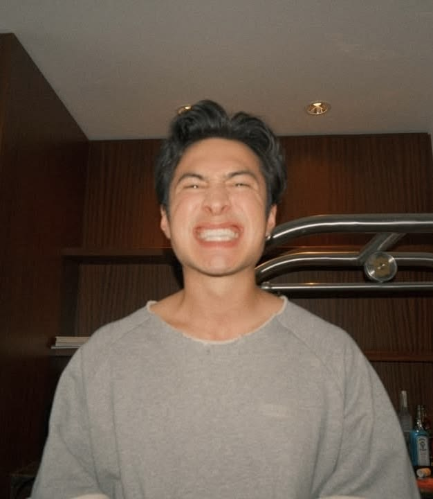 brooksandbounds's tweet photo. alright vanguard fam, it's me brooks, your favorite actor turned paparazzi menace. and these are the things i would drop for loot if you took me out in a video game. quote with a selfie, and what you would drop. also lms for a dm that may or may not happen #VGTINTRO #VGTLMS https://t.co/s6RBWhf3u0