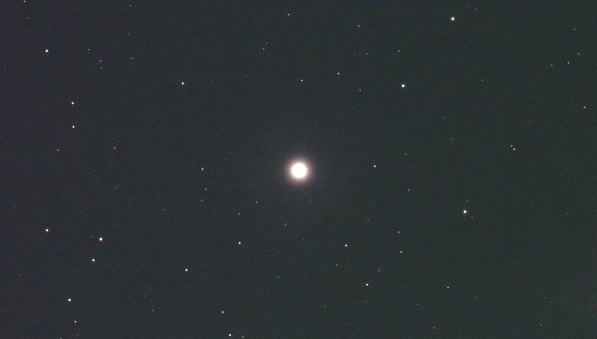 hkrm2048's tweet photo. おひつじ座β星(Sheratan：シェラタン)と周辺 - 2026/10

58.7光年、3等星(2.65等級)、連星系
アラビアの28月宿の第1宿である「al-sharaṯān」に由来

77mm口径版です。 https://t.co/7nfZYQYFaW