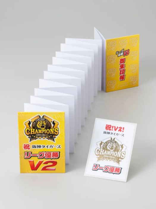 ovO_NEWS_Ovo's tweet photo. リーグ優勝V2の歓喜を未来へつなげ 「阪神タイガース承認 記念御朱印帳」が登場 - https://t.co/vJLqcCLDPZ #2026阪神タイガースリーグ優勝記念御朱印帳 #OVO #SOWALABO #京都 #早和製本 https://t.co/q3yEbwL5Xq