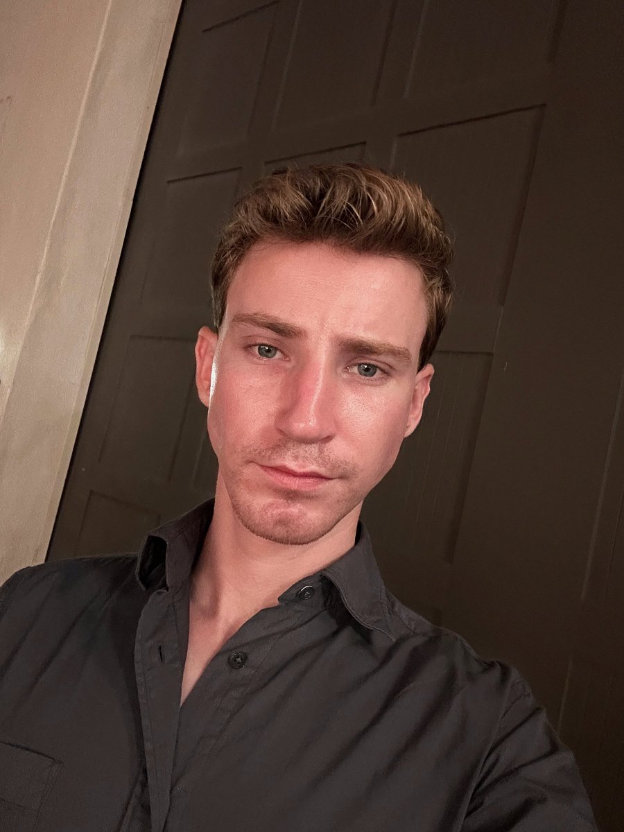 leftytwunk's tweet photo. Me at work      |          Me after work https://t.co/Qhx29ltdQC