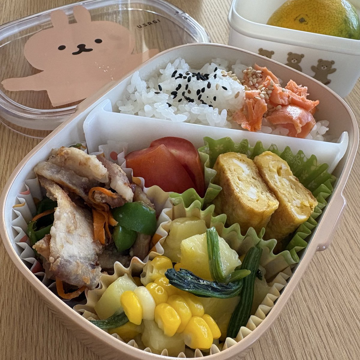 mamesuke5ma1's tweet photo. 高校生のお弁当♬*

ほうれん草が美味しい季節
じゃがいもとバターソテーにしました

朝のお味噌汁はえのき茸がいい✨

 #お弁当  #高校生 #味噌汁  #朝食 https://t.co/XRqokYJPX9
