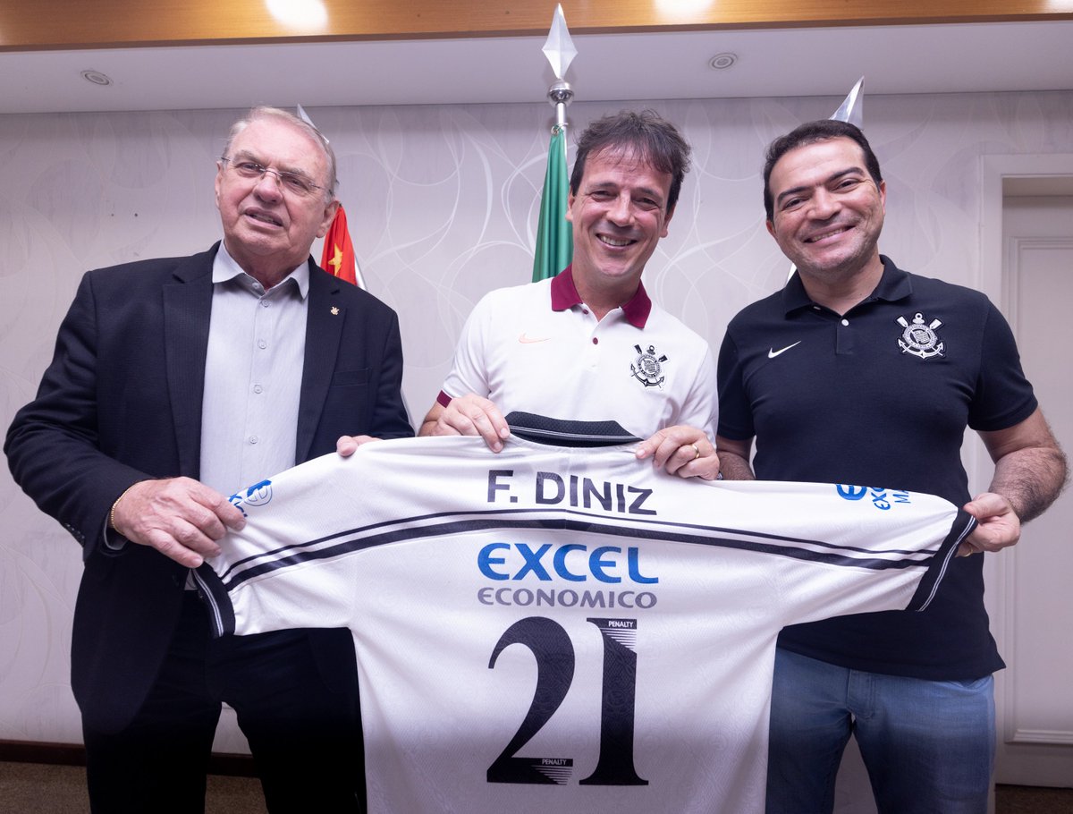 eudanzinho's tweet photo. 🚨ATENÇÃO: Fernando Diniz NÃO é mais treinador do CORINTHIANS. Anúncio oficial sairá após o final da partida que está em andamento, contra o Internacional, em Porto Alegre. https://t.co/JkCAi0IC9E