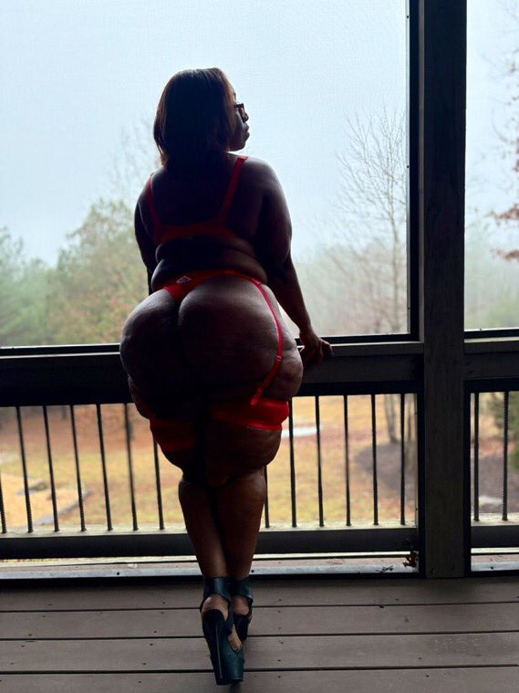 Earlyonthis's tweet photo. Afro built thiccness ❤️ #Asstronomical https://t.co/ELQRmx1BlH