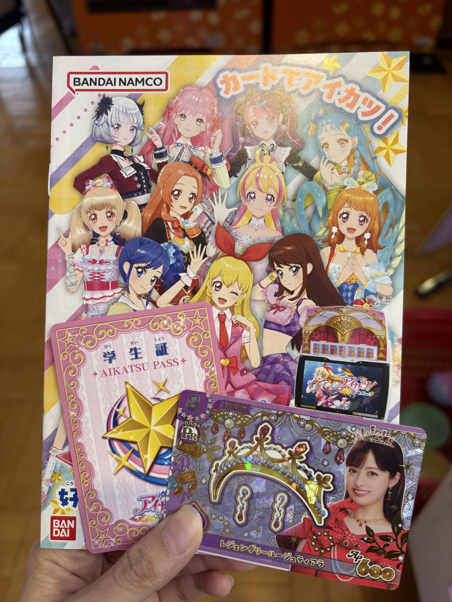 mina20031027's tweet photo. 9時開店の所行って無事に配布カードとアイカツパス貰えた！
筐体まだ準備しててプレイは出来ず… https://t.co/QFmNpIu50l