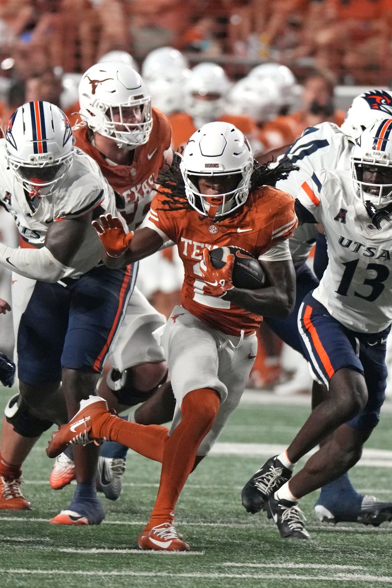 tbhorka's tweet photo. Texas RB Hollywood Smothers was a staple on the SEC Injury Report ahead of the Longhorns' conference opener at Tennessee two weeks ago.

He is not on the report at all three days before Texas takes on OU. He's on track to make his return.

Full report: https://t.co/2XNhBAndGD https://t.co/dB7Y3nWbFX