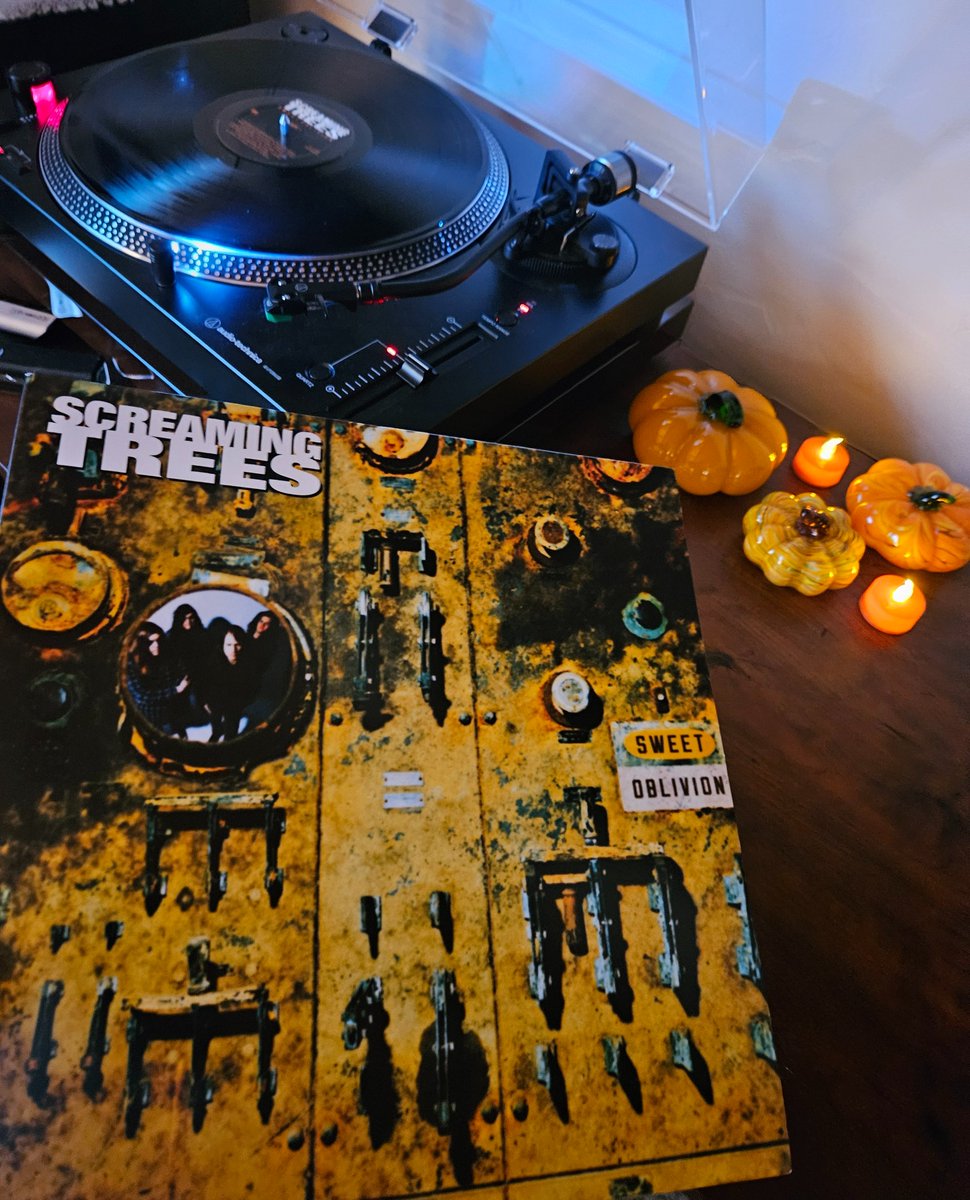 KilpatrickKeli's tweet photo. Screaming Trees • Sweet Oblivion 💛
#ScreamingTrees #VinylRecords
Barometric pressure 30.11 🤯
SOS‼️😬
🙏♥️ https://t.co/VAHldTcHa1