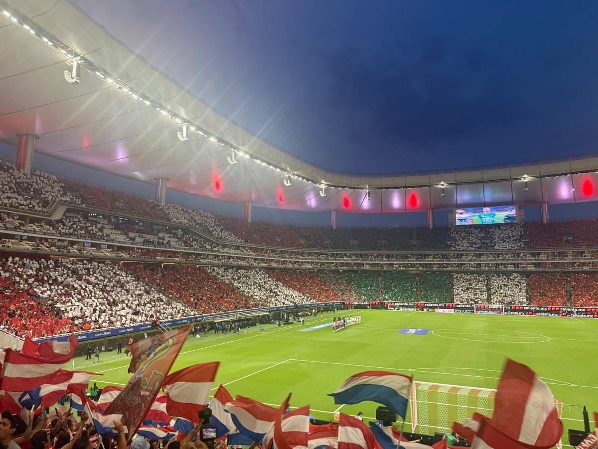 Champeinpapi1's tweet photo. Literalmente nuestro estadio: https://t.co/kSVIUiBR7c