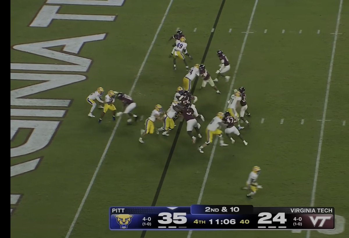 Brad_Borghetti's tweet photo. @IntoPitt Doesn’t matter if you’re under center or in shotgun when you let a backer run untouched. Under center, he might’ve taken the handoff for a TD. Even getting in Chambers’ way probably gets you 5+ yards. Edge was sealed. https://t.co/Ds5JL8XqSG