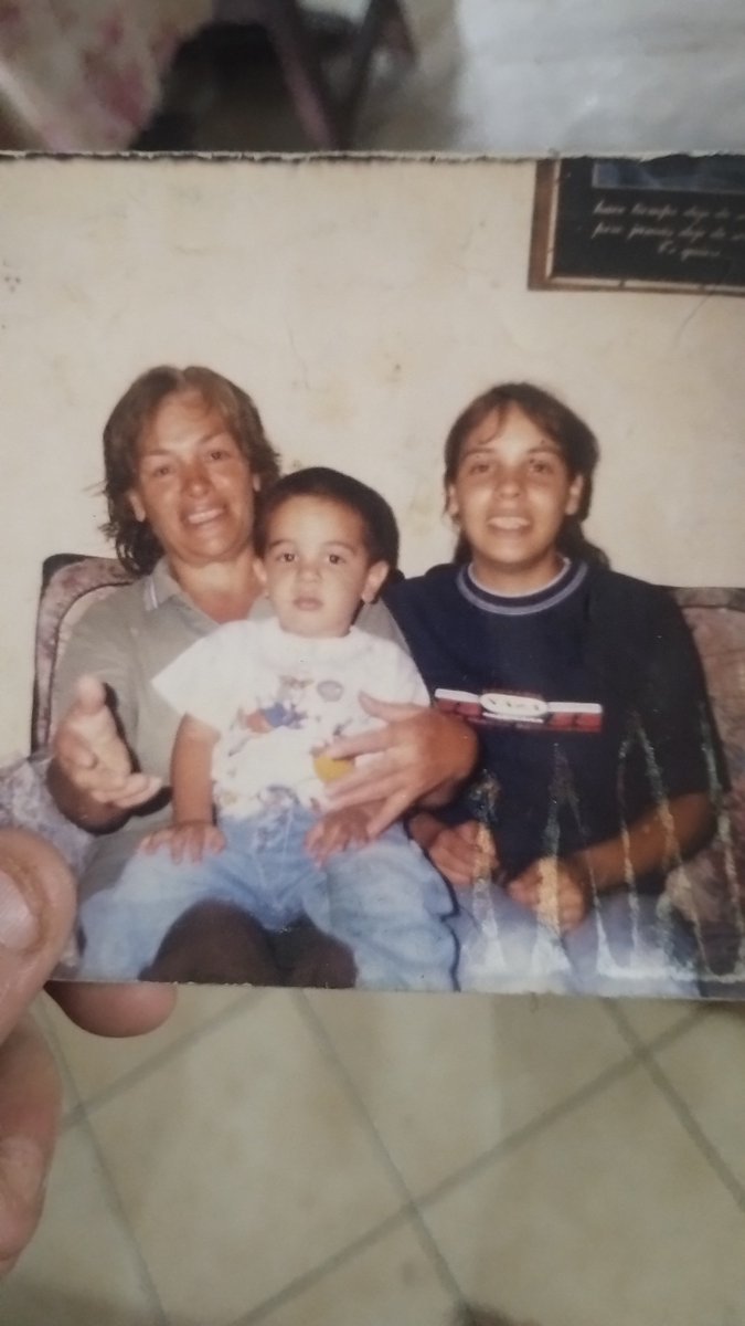 Alexisanjurjoo's tweet photo. Estoy demasiado pensativo sobre una decisión que quiero tomar y hace unos días soñé con mi abuela... Mi hermana al otro día me da está foto que encontro...
Siempre encontras la manera de ayudarme, te extraño todos los días. Besos al cielo https://t.co/aAQKZ7wRYd