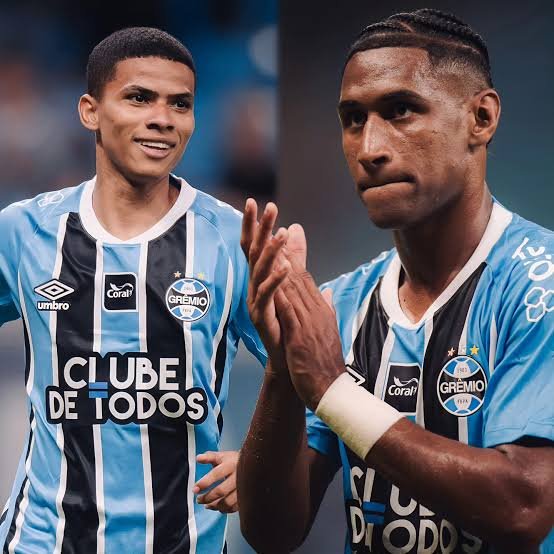 ReidoSul1's tweet photo. A direção que quer bancar de cuidadosa com a grana do clube gastou 60 milhões nessas duas nabas que nos deixaram sem os 3 pts hj.

INCOMPETENTES! LARGUEM O GRÊMIO. https://t.co/7DvMsz9dAi