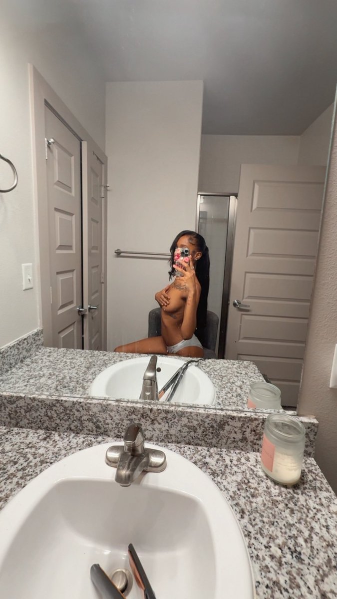 5starfreakness's tweet photo. available for content and facetime shows 💋 https://t.co/fWKJ5fKdZO