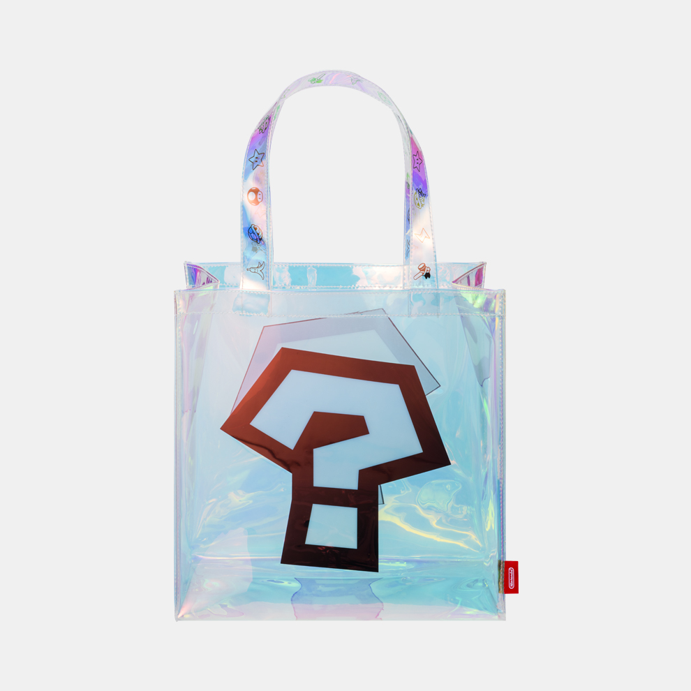 N_Officialstore's tweet photo. [新商品]『マリオカート ワールド』のグッズに、アイテムボックスをモチーフにした「クリアバッグ アイテムボックス」が加わりました。#NintendoTOKYO/OSAKA/KYOTO/FUKUOKA と  #NintendoStore で本日から販売します。#マリオカートワールド
https://t.co/j5eXSJWkw7 https://t.co/XPLFeRktAg
