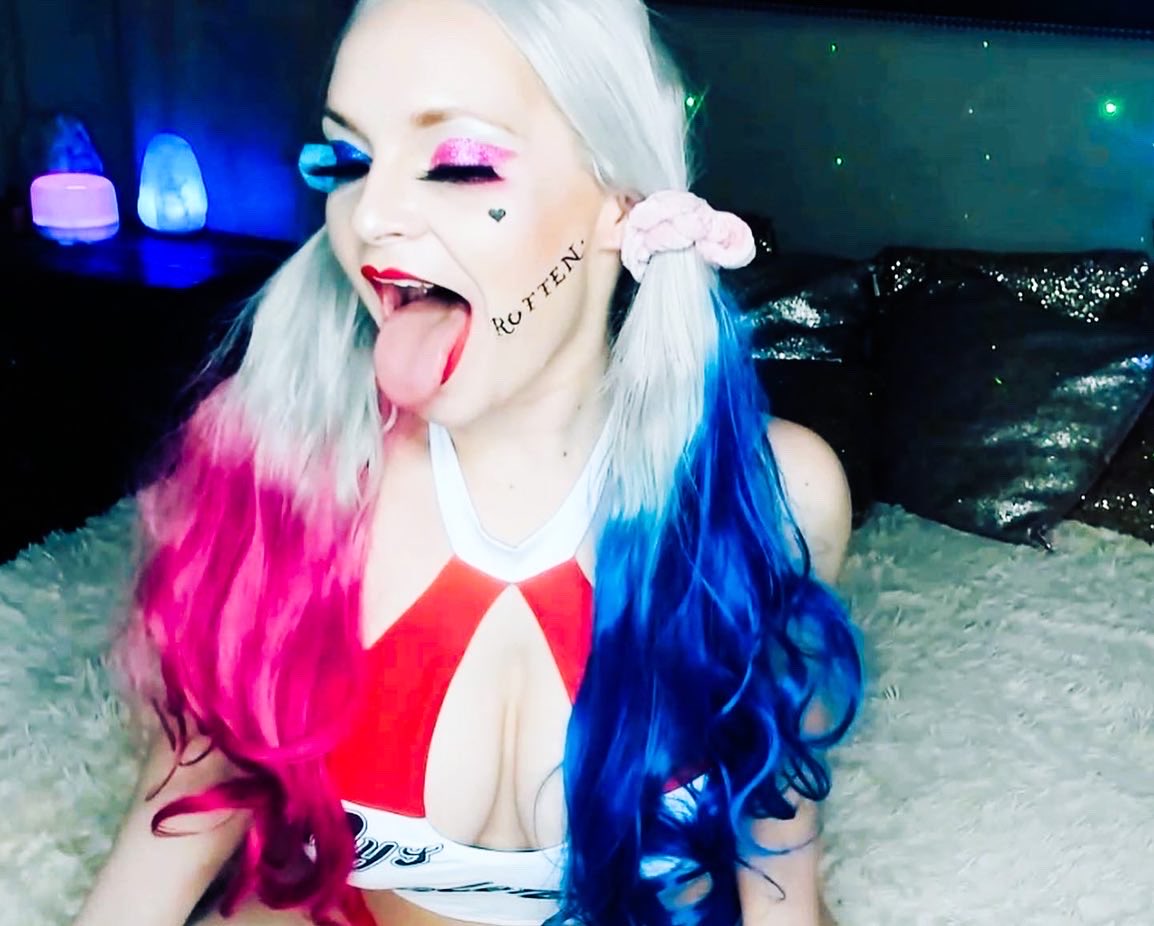 LanaBackwardsxx's tweet photo. Quiet, everyone. Gotham's maid of mischief has arrived!💙🩷 Live now! Link in bio Puddin’💋  #harleyquinn https://t.co/ESpGeyRxHB