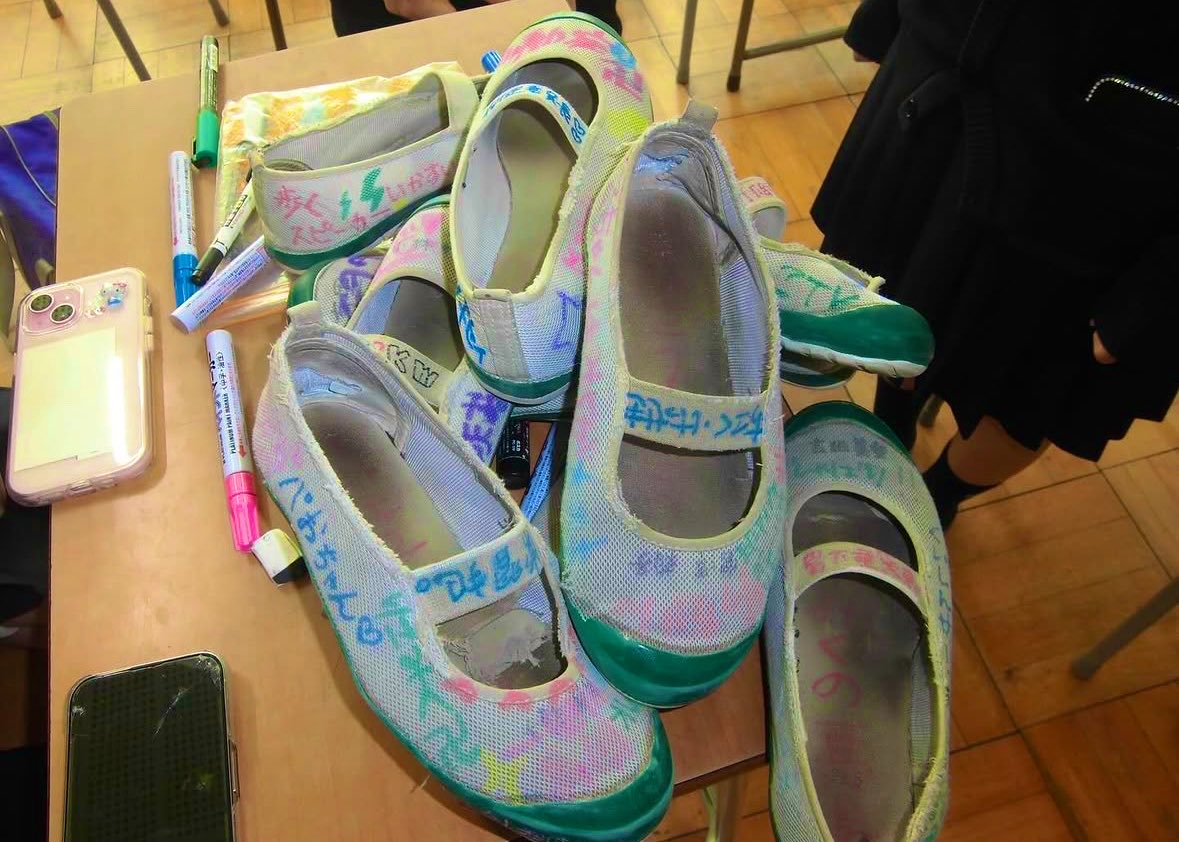 soxyogore's tweet photo. #靴下 #靴下フェチ #足フェチ  #上履き #上履きフェチ #dirtyshoes https://t.co/9W0TmwPk7U